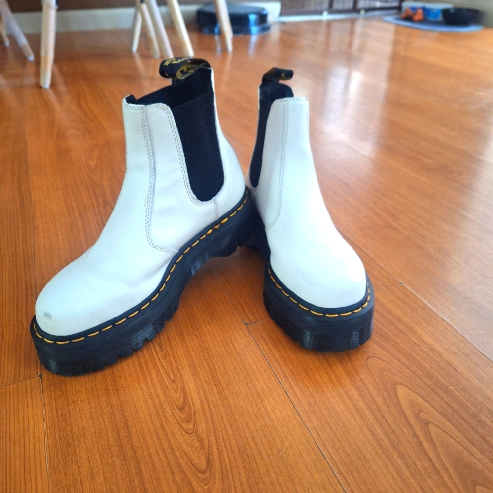 Platform new Dr.Marten platform Chelsea boots.